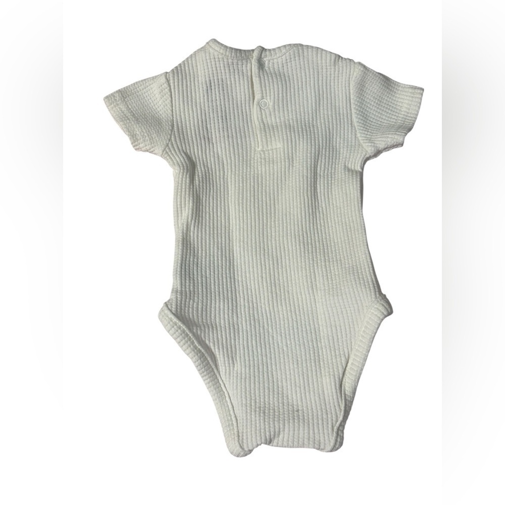 DKNY baby 3 Short Sleeve Tees - White, Brown, Cream size:3-6 months - Picture 6 of 10